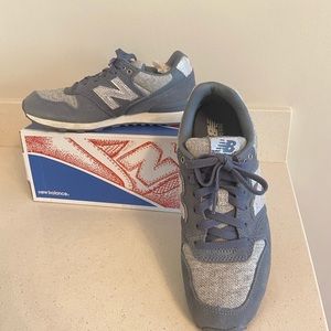 New Balance grey/silver Classic Sneakers